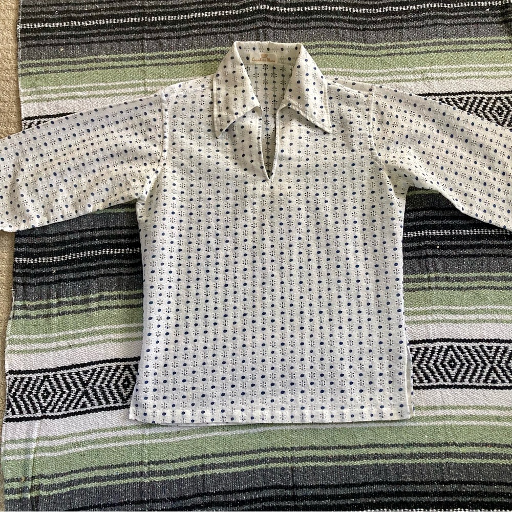 Vintage 70s countess Mara white and blue floral eyelet collared long sleeve top